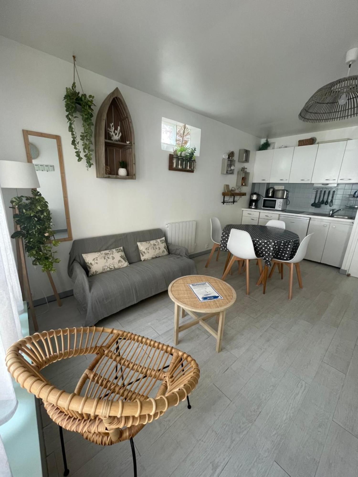 Houlgate Souplex 50M Plage Et Commerces Exterior photo